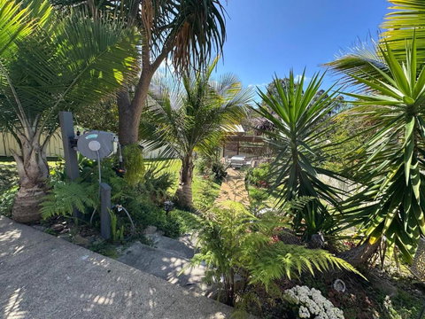 Garden View Single Ensuite Room - Accommodation Asia 0