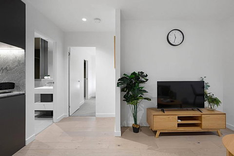 Graceful 2 Bed 2 Bath Apt Near CBD TF704A24 - Accommodation Asia 1