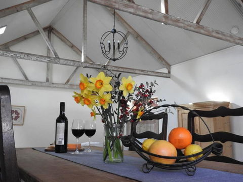 Grape Pickers Cottage - Accommodation Asia 1