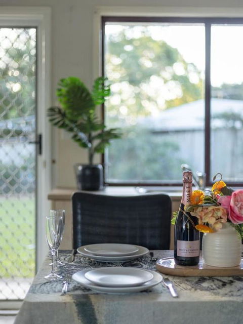 Great Value Stylish 2BR Granny Flat Heritage Park - Accommodation Asia 3