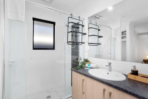 Guildford Family Hideaway - Accommodation Guide 2