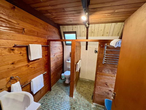 Hakea At Porongurup Chalets - Accommodation Guide 3