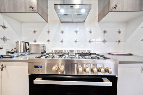 Happy Cozy Convenient 4BR, Breezy, Near Mall, Park - Accommodation Asia 2