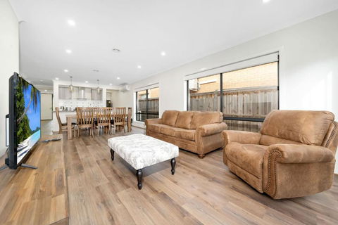 Happy Cozy Convenient 4BR, Breezy, Near Mall, Park - Accommodation Asia 1