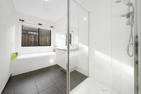 Happy Cozy Convenient 4BR, Breezy, Near Mall, Park - Accommodation Asia 3