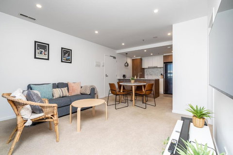 Grand Central Towers Apt Resort-Style Amenities - Accommodation Asia 4