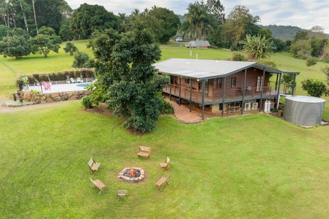Grove Hinterland Retreat - 15 Mins To Beach - Accommodation Asia 1