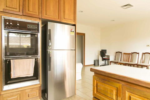Hawthorn Holiday House - Accommodation Asia 2