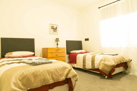 Hawthorn Holiday House - Accommodation Asia 3