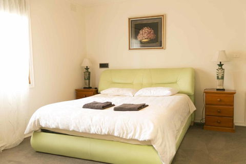 Hawthorn Holiday House - Accommodation Asia 1