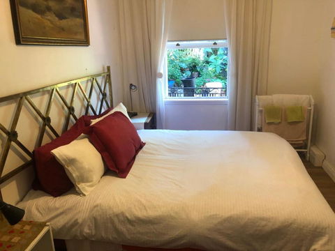 Historic Secluded Garden Cottage - Accommodation Asia 1