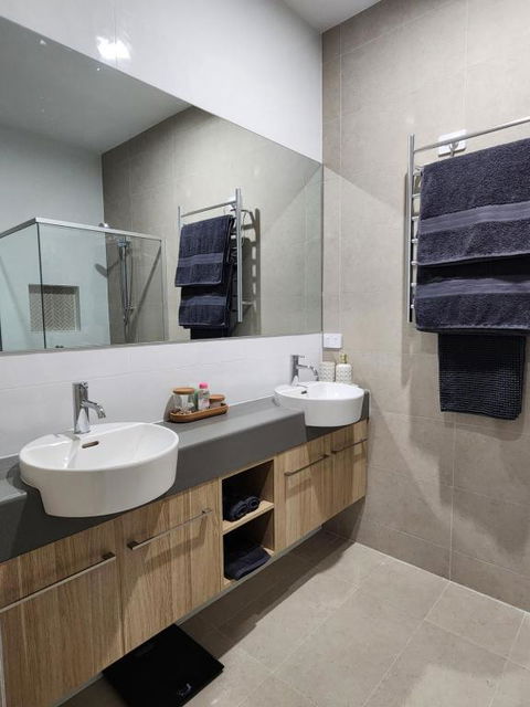 Holiday At The Beach, Spa Bath, King Bed With TV - Accommodation Asia 3