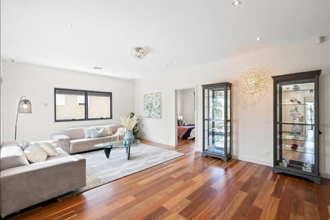 Home & Theatre, Golf, Highpoint - Accommodation Asia 1