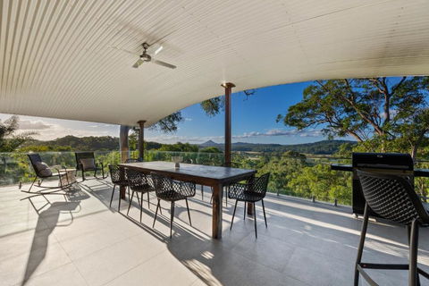 Hinterland Dreamers Poolside Retreat - Accommodation Asia 1