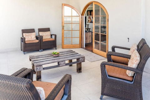 Inner City Pad Indooroopilly - Accommodation China 3