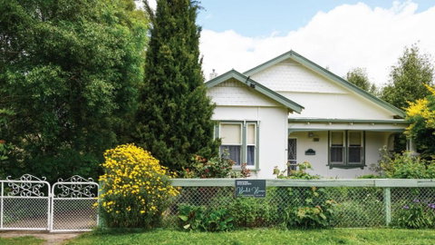 Houlet House - Central Daylesford - Pets Welcome - Accommodation Guide 0