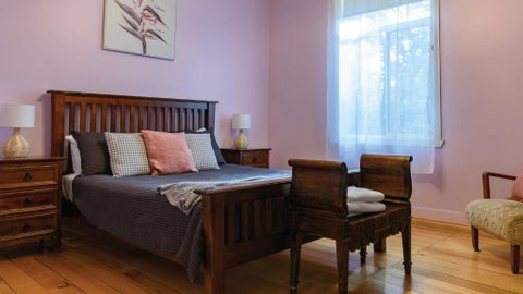 Houlet House - Central Daylesford - Pets Welcome - Accommodation Guide 2
