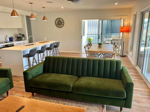 House On The Hill - Accommodation Asia 3