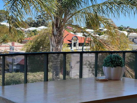 Humble & Cosy, In The Heart Of East Vic Park - Accommodation Asia 1