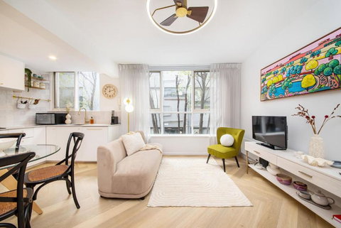 Iconic Byron In Elwood - Accommodation Guide 0