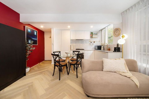 Iconic Byron In Elwood - Accommodation Guide 1