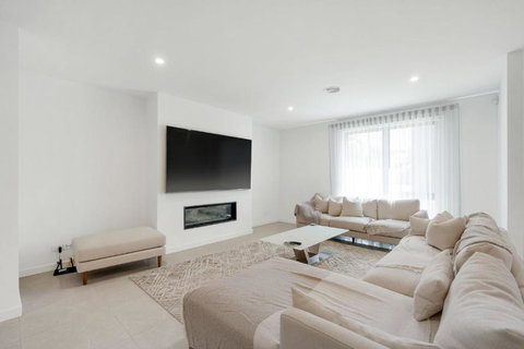 Inlet Paradise - Accommodation Guide 1