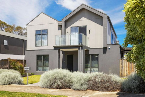 Inlet Paradise - Accommodation Guide 3