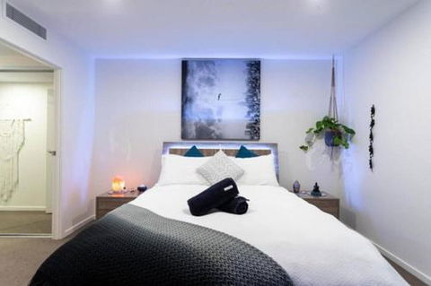 Inner City 1 Bedroom Apartment With Rooftop Pool And Parking - Serain Residences - Accommodation Asia 2
