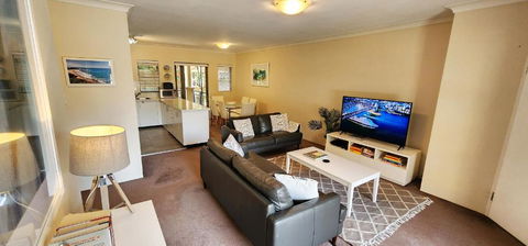 Inner City Apartment - Moments To The City Centre - Accommodation Asia 0