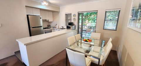 Inner City Apartment - Moments To The City Centre - Accommodation Asia 3