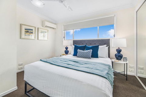 Inner-City 2-Bed With Balcony & Undercover Parking - Accommodation Asia 1