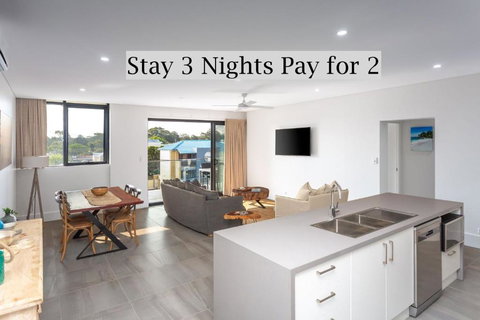 Ishtar Apartment 4- Best Water Views - Accommodation Guide 0