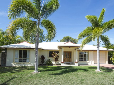 Island Dreams - Accommodation Guide 1