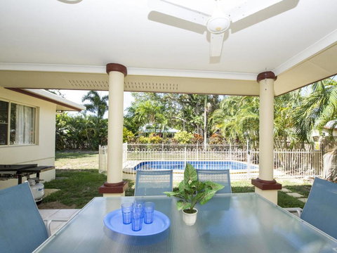 Island Dreams - Accommodation Guide 3