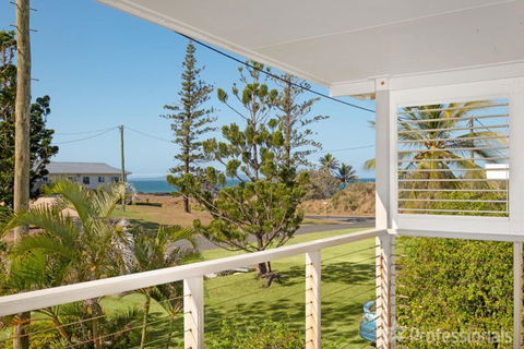Island Pines - Accommodation Guide 1