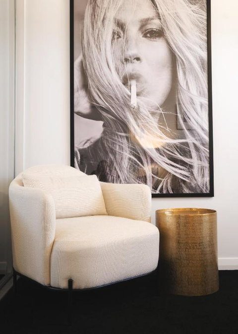 Interior-Designed Art Haven Between City & Beach - Accommodation Guide 2