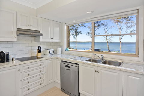 Adrift Retreat - St Georges Basin Waterfront Home - Accommodation Asia 3