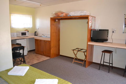 Affordable Gold City Motel - Accommodation Asia 3