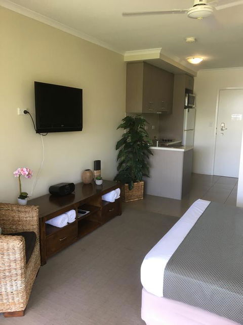 Airlie Central Apartments - Accommodation Asia 0