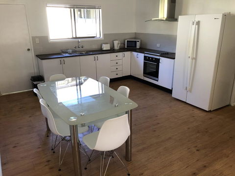 Airlie Getaway Unit 1 - Accommodation Asia 2