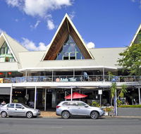 Airlie Waterfront Accommodation