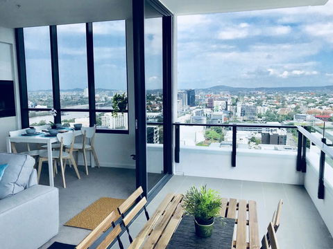 AirTrip Apartments On Merivale Street - Accommodation Asia 1