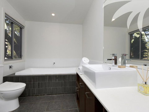 Akama - Accommodation Asia 3