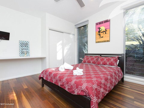 Akama - Accommodation Asia 1