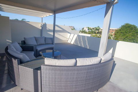 Alexandra Headland Luxury Townhouse - Accommodation Asia 2