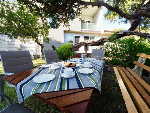 Alice's Palace, 2-minute Walk To Lifeguard Patrolled Surf Beach - Accommodation Asia 2