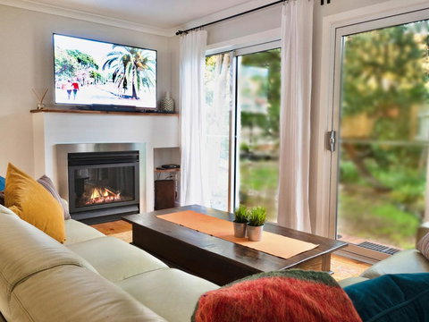 Alice's Palace, 2-minute Walk To Lifeguard Patrolled Surf Beach - Accommodation Asia 1