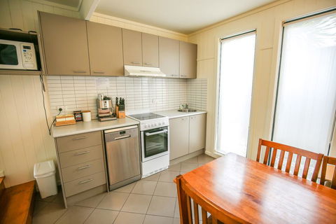 Allambie Cottages - Villa 2 - Accommodation Asia 2
