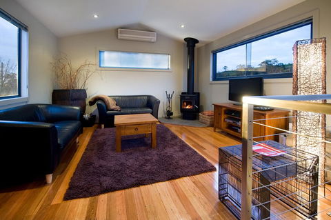 Alofi - Accommodation Asia 3