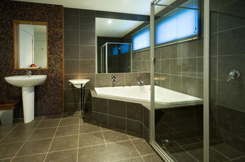 Alofi - Accommodation Asia 2